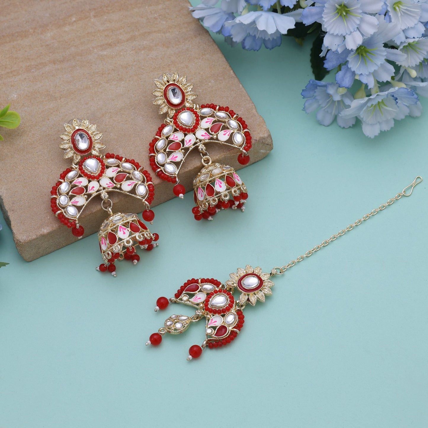 Rotes Color Meena Work Kundan Ohrringe Tikka Set mit klassischen Hochzeits-Kundan-Ohrringen