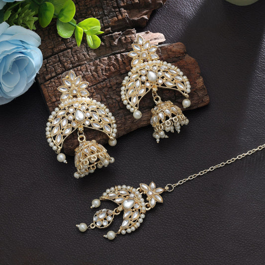 Weißer Kundan-Ohrringe-Tikka-Set mit anmutigen traditionellen Kundan-Ohrringen