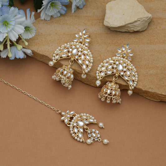 Weißer Kundan-Ohrringe-Tikka-Set mit anmutigen traditionellen Kundan-Ohrringen