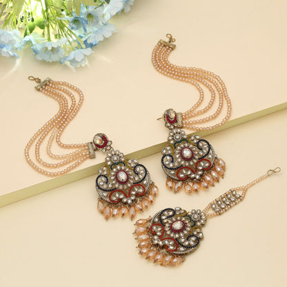Mehrfarbiges Kundan Ohrringe Tikka Set Traditioneller festlicher Schmuck mit lebendigem Stil