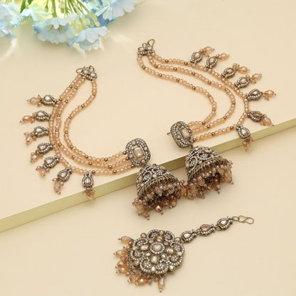 Goldfarbene Jhumka-Ohrringe in Übergröße mit Kundan-Tikka-Set Klassischer königlicher Statement-Schmuck