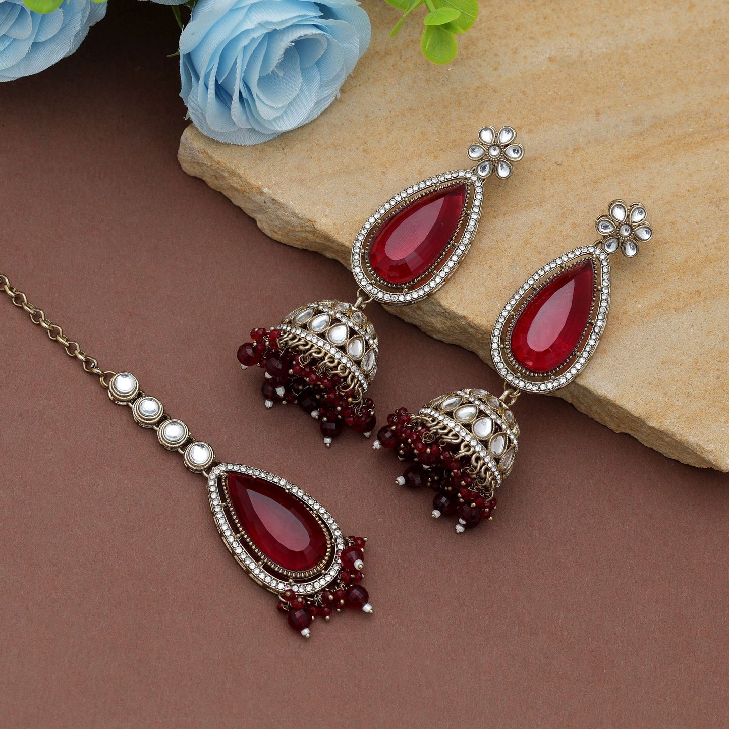 Royale Maroon Farbe Kundan Ohrringe Tikka Set für Braut Traditionelle Partykleidung