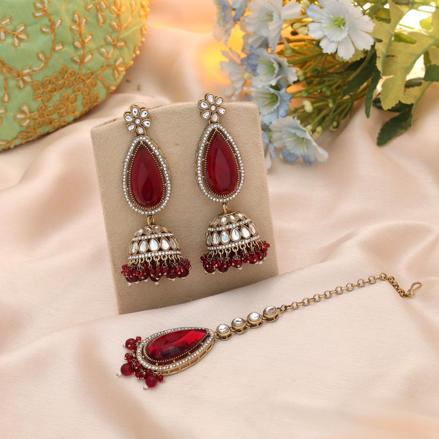 Royale Maroon Farbe Kundan Ohrringe Tikka Set für Braut Traditionelle Partykleidung