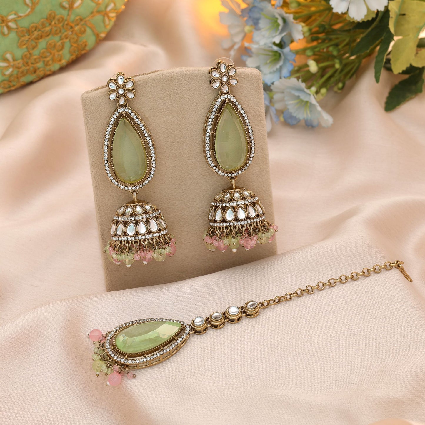 Hochwertiges Pista-Grün & Rosa Kundan Ohrringe Tikka Set für Damen