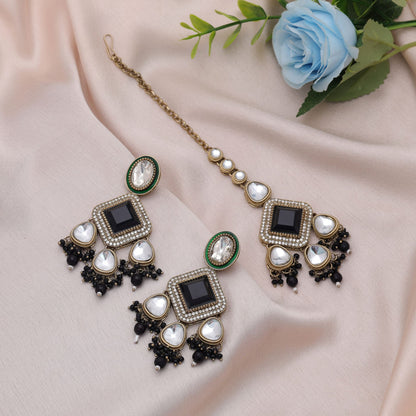 Stylisches schwarzes Kundan Ohrringe Tikka Set mit Designer-Ethnischem Party-Finish