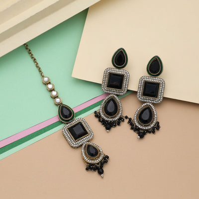 Stylish Black Color Kundan Earrings Tikka Set With Fancy Traditional Artwork Appeal