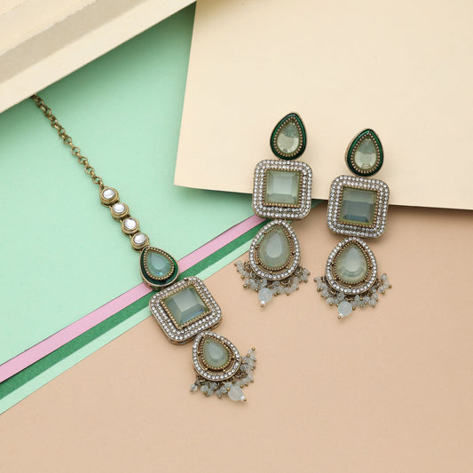 Anmutiges himmelblaues Kundan-Ohrring-Tikka-Set für Hochzeits- und festliche Anlässe