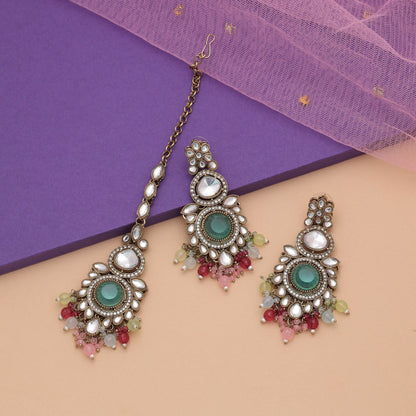 Anmutiges Mehrfarbiges Kundan Ohrringe und Tikka Set für Damen Traditionelle Partykleidung