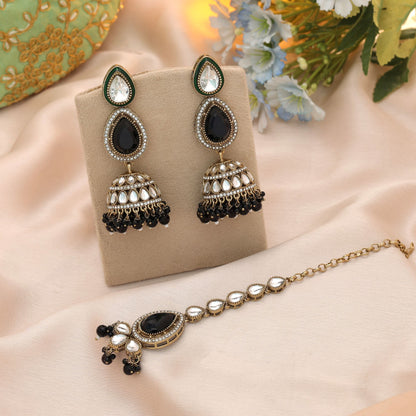 Stilvolle schwarze Kundan Ohrringe Tikka Set für traditionelle Hochzeitsfeier