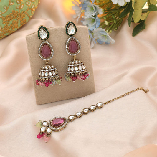 Anmutiges Mehrfarbiges Kundan Ohrringe Tikka Set für Damen zur Hochzeitsfeier