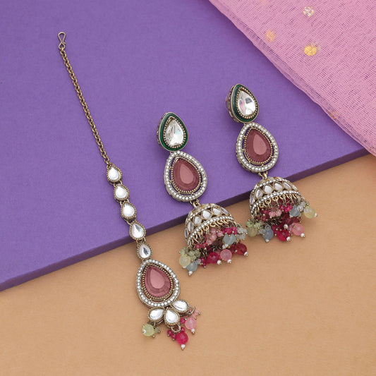 Anmutiges Mehrfarbiges Kundan Ohrringe Tikka Set für Damen zur Hochzeitsfeier