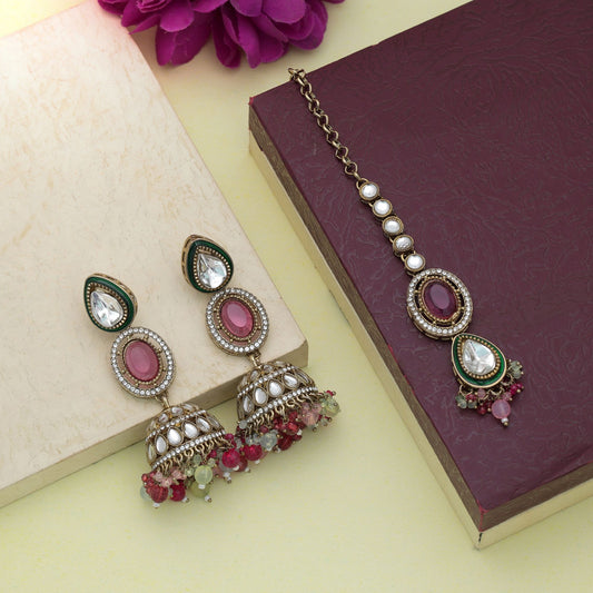 Stilvolles mehrfarbiges Kundan Ohrring-Tikka-Set für Hochzeiten, ethnisches Styling