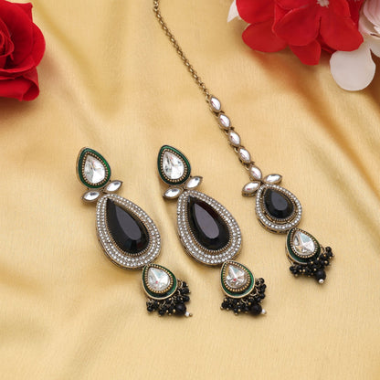 Elegante schwarze Kundan Ohrringe Tikka Set für ethnische festliche Anlässe