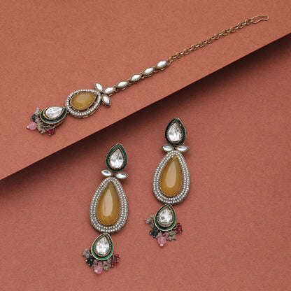 Stilvolles mehrfarbiges Kundan Ohrring-Tikka-Set für Hochzeitsschmuck-Styling