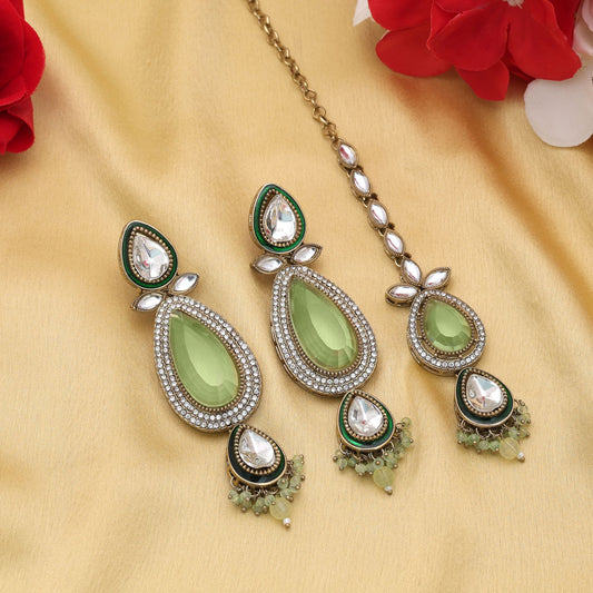 Hochwertiges Pista-Grün Kundan Ohrringe und Tikka-Set für traditionelle Hochzeits-Styling