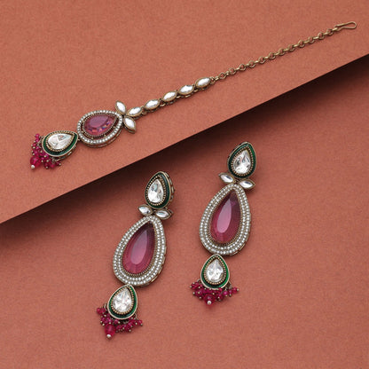 Stilvolles Rani-Farbenes Kundan Ohrringe-Tikka-Set mit elegantem festlichen Mode-Appeal
