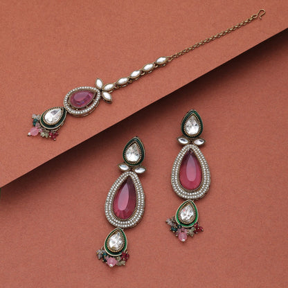 Klassisches mehrfarbiges Kundan-Ohrringe-Tikka-Set für Damen, traditionelle Party-Kollektion