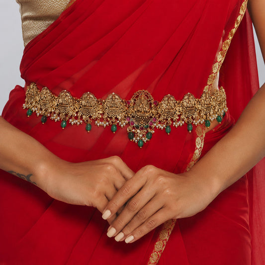 Eleganter grüner Kamarband für Damen – traditionelle Sarimode für festliche Anlässe