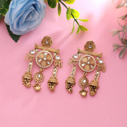 Weiße Designer-Hochzeits-Ohrringe aus mattem Gold
