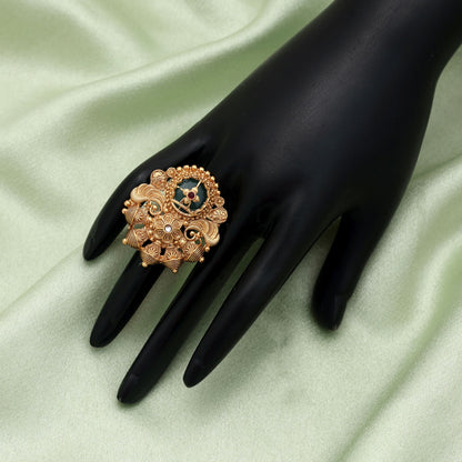 Rama-Grün Farbe Mattgold Ringe Stilvoller Ethno-Schmuck mit modernem Finish
