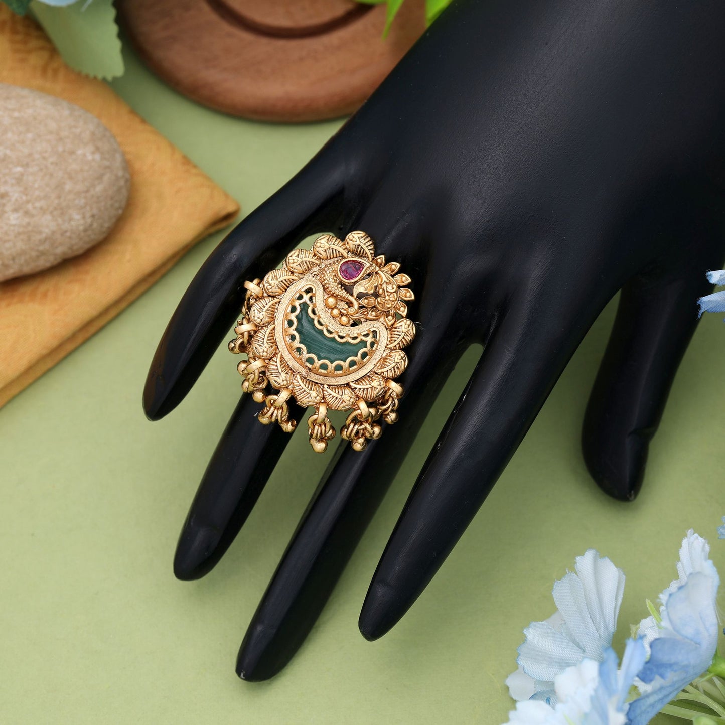 Pistaziengrüne Farbe Matte Goldringe Elegante Designer Schmuck