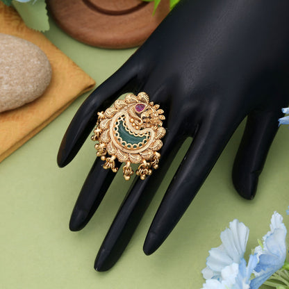 Pistaziengrüne Farbe Matte Goldringe Elegante Designer Schmuck