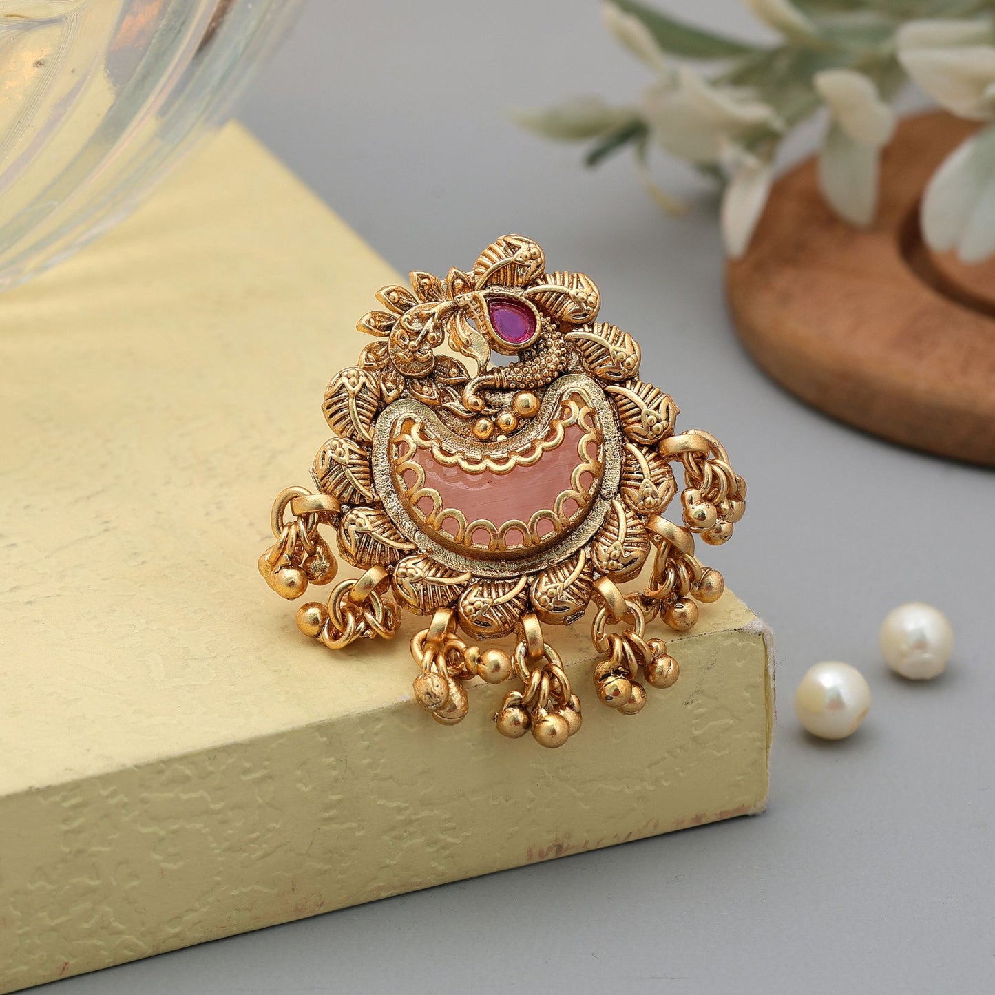 Pinkfarbene mattgoldene Ringe, stilvoller Ethno-Schmuck