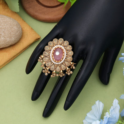 Pinkfarbene, matte Goldringe, elegante, minimale Schmuckstücke