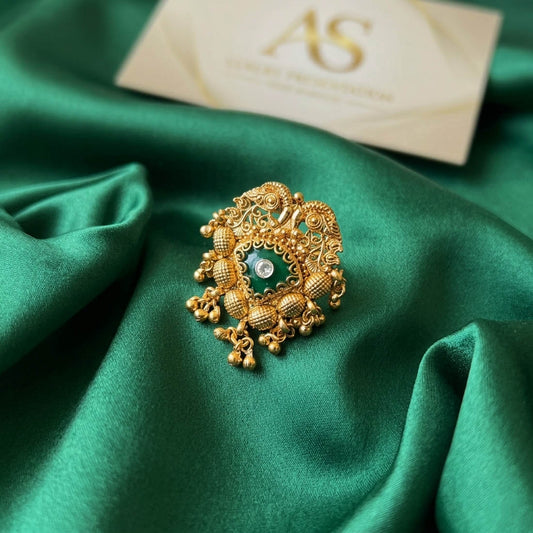 Grüne Farbe Mattgoldringe Klassische Elegante Ethnische Schmuckkollektion Design