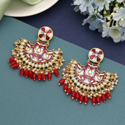 Rote Meenakari-Ohrringe, die Hochzeiten und festlichen Outfits einen kühnen Charme verleihen