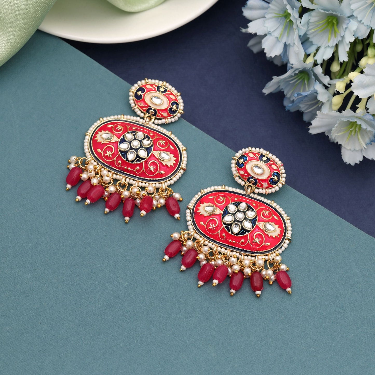 Rani Color Meenakari Ohrringe – Entworfen mit königlichen Farbtönen für prächtige ethnische Statement-Looks