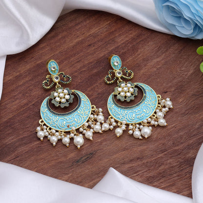 Firozi-farbene Mint Meena Ohrringe, gefertigt, um eine erfrischende Eleganz bei festlicher Kleidung hervorzuheben