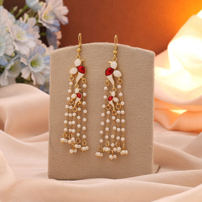 Weiße Meenakari-Ohrringe mit klassischem Finish für traditionelle ethnische Outfits