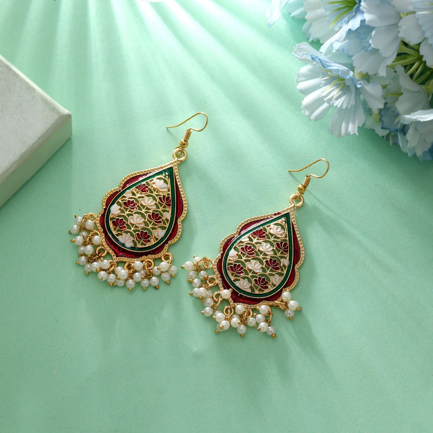 Meenakari-Ohrringe in Bordeauxrot – königlicher, ethnischer Statement-Schmuck