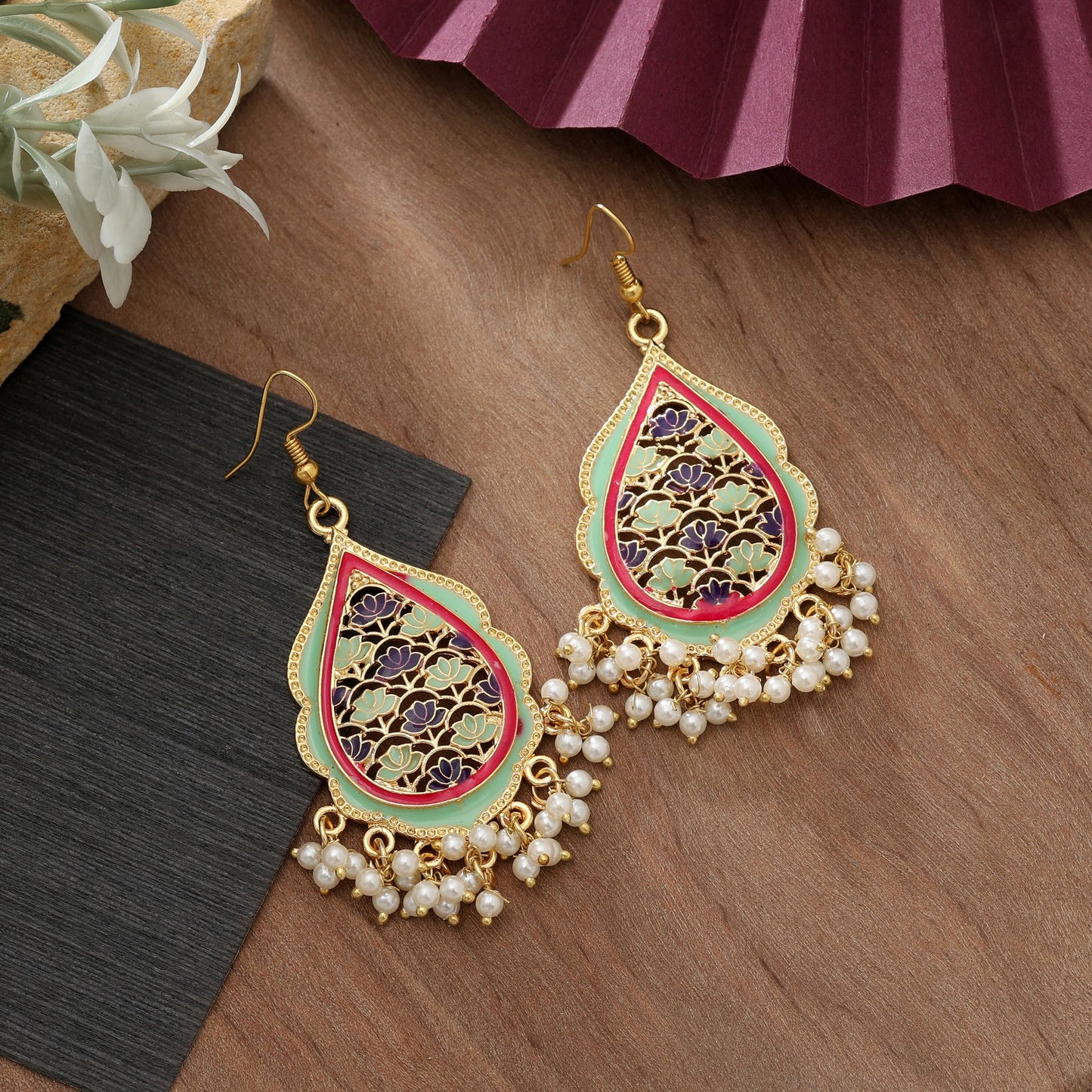 Pistaziengrüne Meenakari Ohrringe Elegante traditionelle Brautschmuck