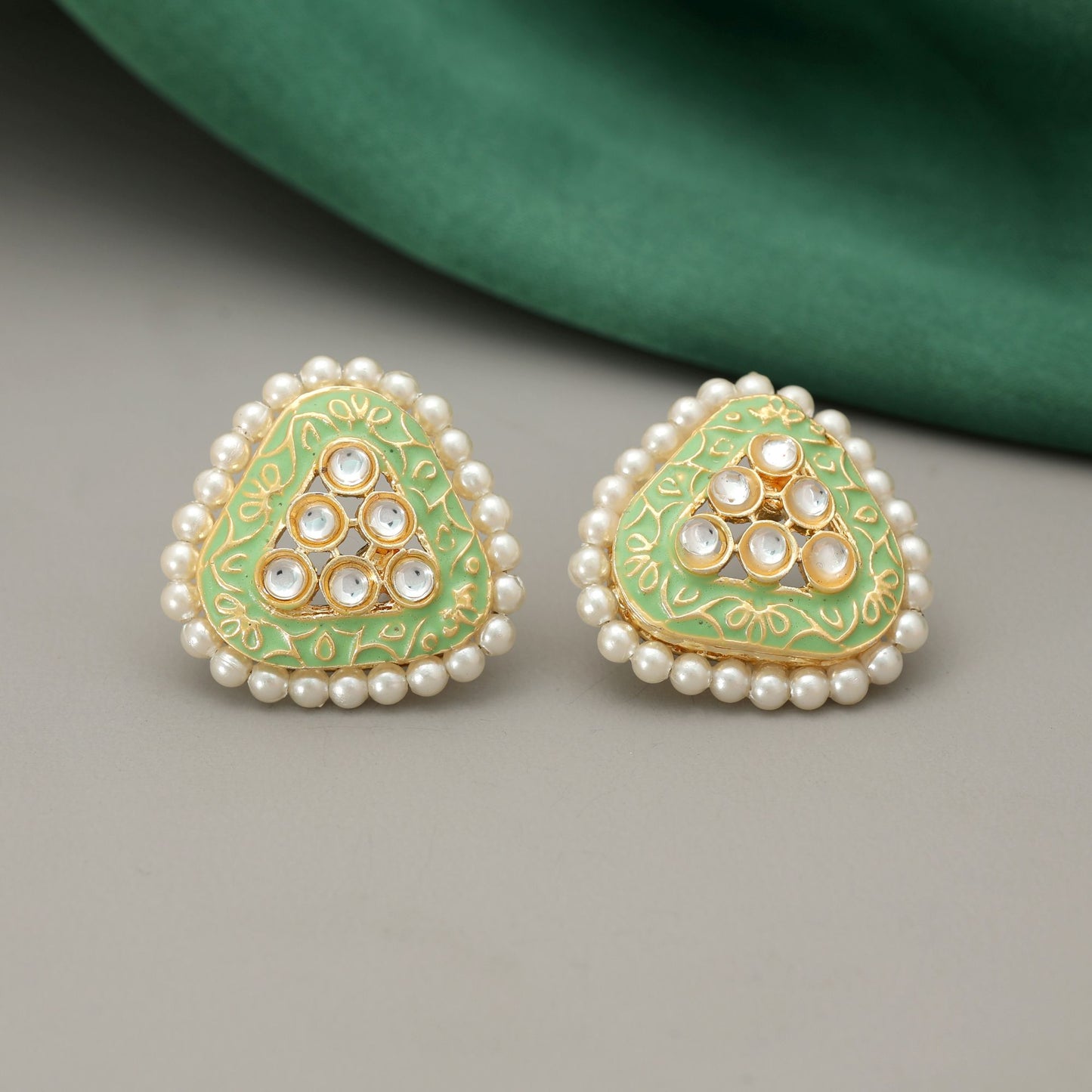 Pistaziengrüne Meenakari Ohrringe Elegante Ethno-Schmuckkollektion