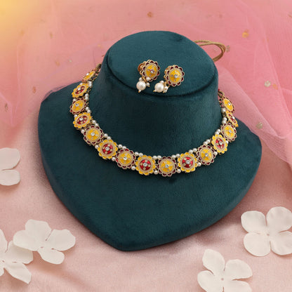 Gelb-rotes Meenakari Halsketten-Set Elegantes traditionelles Brautschmuckset