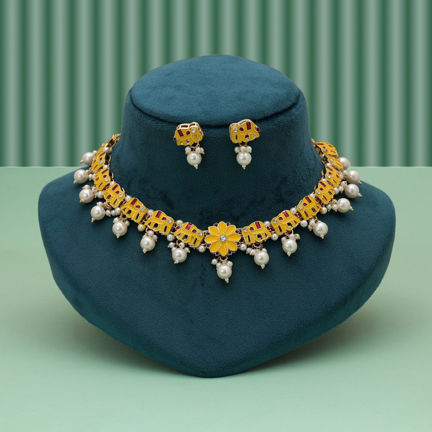 Stilvolles gelbes Meenakari-Halsketten-Set mit traditionellem königlichem Kunstwerkdesign