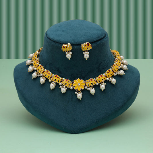 Stilvolles gelbes Meenakari-Halsketten-Set mit traditionellem königlichem Kunstwerkdesign