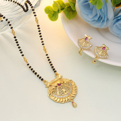 Goldfarbenes Mangalsutra mit Ohrringen, inspiriert von zeitlosen indischen Schmucktraditionen