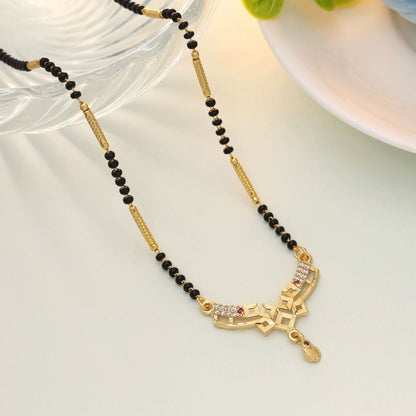 Goldfarbenes Mangalsutra mit traditionellem Charme für den täglichen Gebrauch verheirateter Frauen