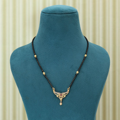 Mangalsutra in Goldfarbe, gefertigt für den täglichen Gebrauch mit langlebigem und klassischem Design