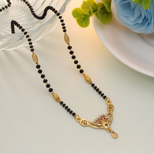 Goldfarbene Mangalsutra, inspiriert von traditioneller indischer Handwerkskunst und Symbolik