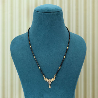 Goldfarbenes Mangalsutra, perfekt zum Kombinieren mit Saris und ethnischen Outfits