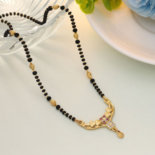 Goldfarbenes Mangalsutra, perfekt zum Kombinieren mit Saris und ethnischen Outfits