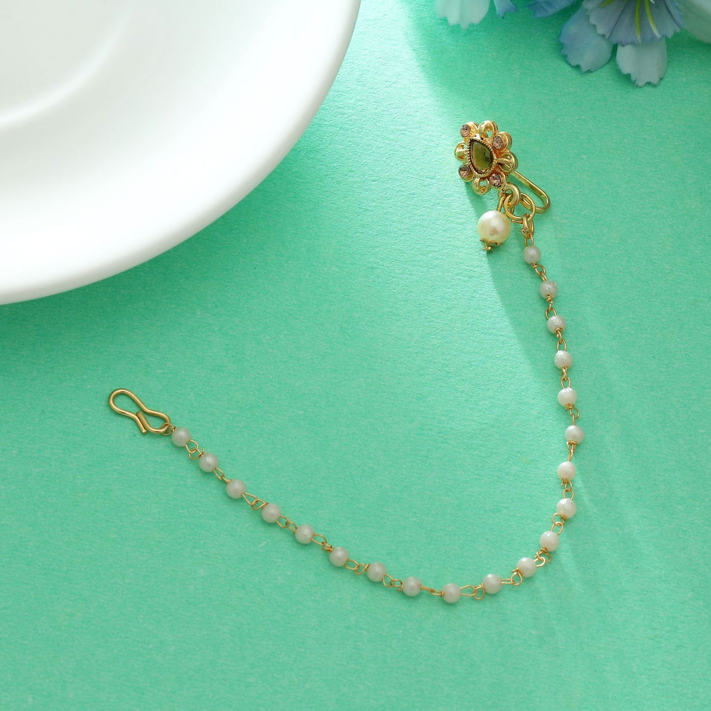 Goldfarbener Nasen-Nath, klassischer, traditioneller Hochzeitsschmuckstil