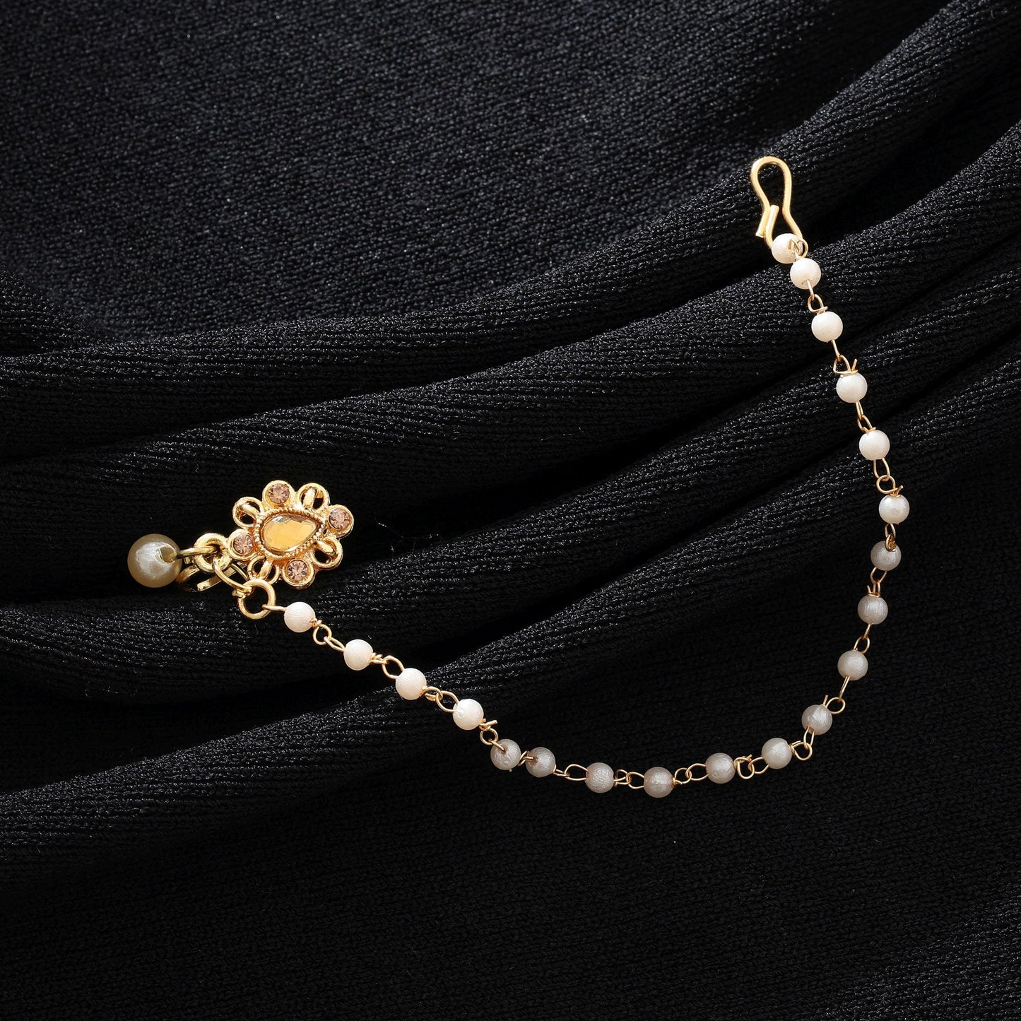 Goldfarbener Nasen-Nath, klassischer, traditioneller Hochzeitsschmuckstil