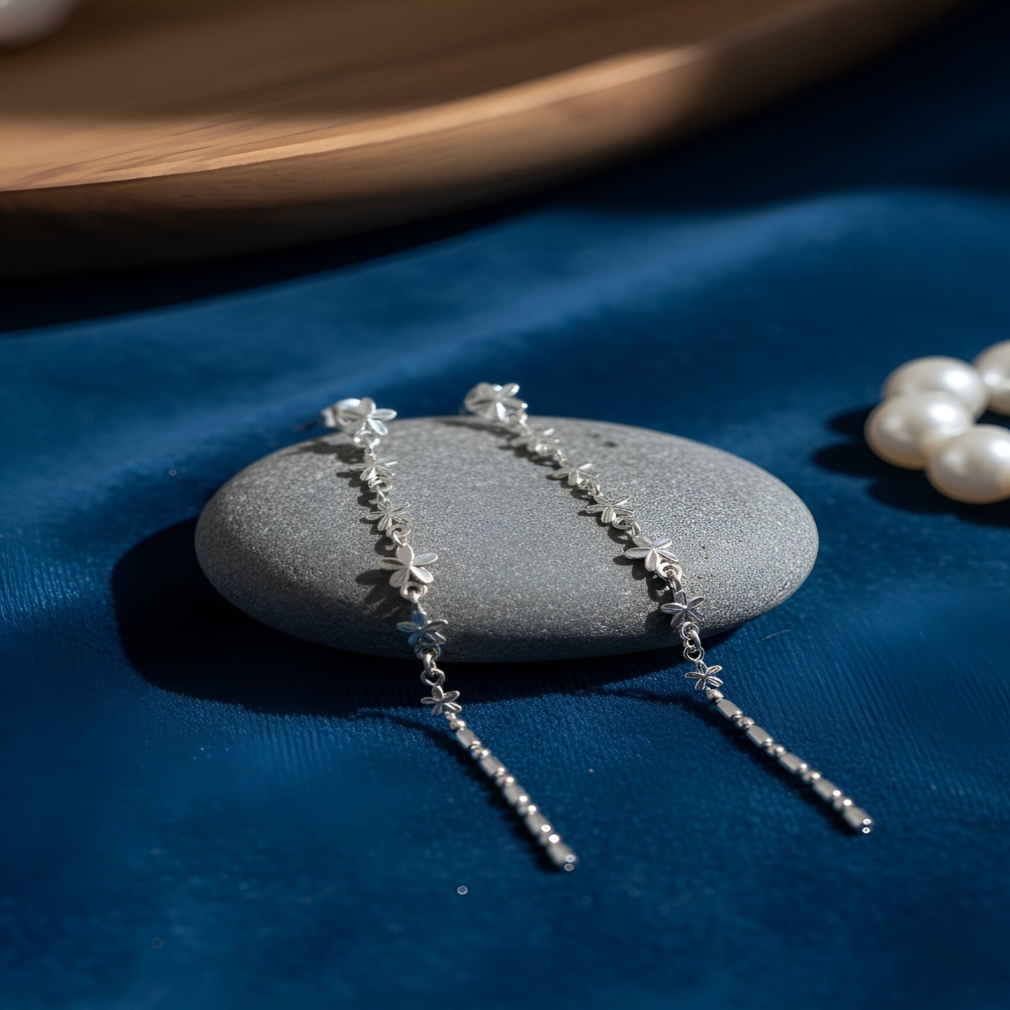 Silberfarbene Tropfenohrringe aus 925er Silber (OME110SLV)