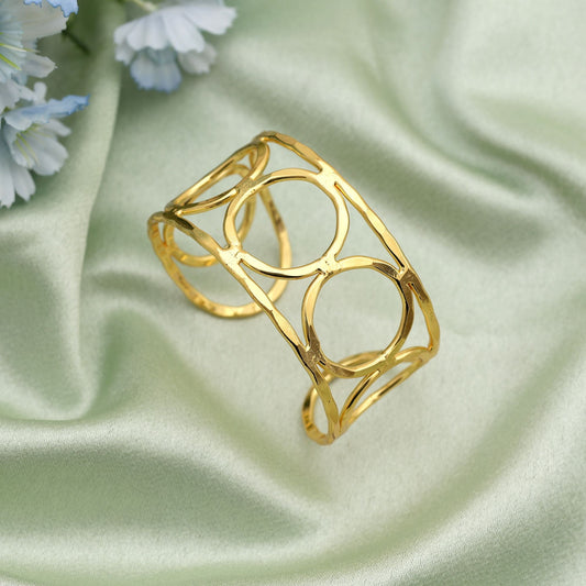 Silver Color Bracelet Crafted With Sleek Modern Design Offering Versatile Elegance For Daily Styling
