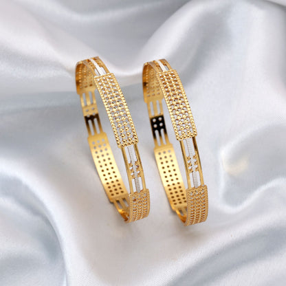 Goldfarbenes Mode-Armreif-Paar (PLKB150GLD)